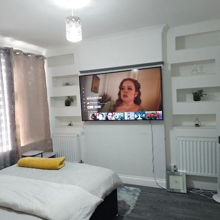 Dem'S Lodge Dagenham Kültér fotó